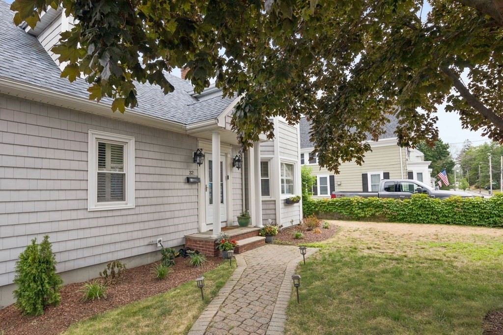 32 Hall Pl