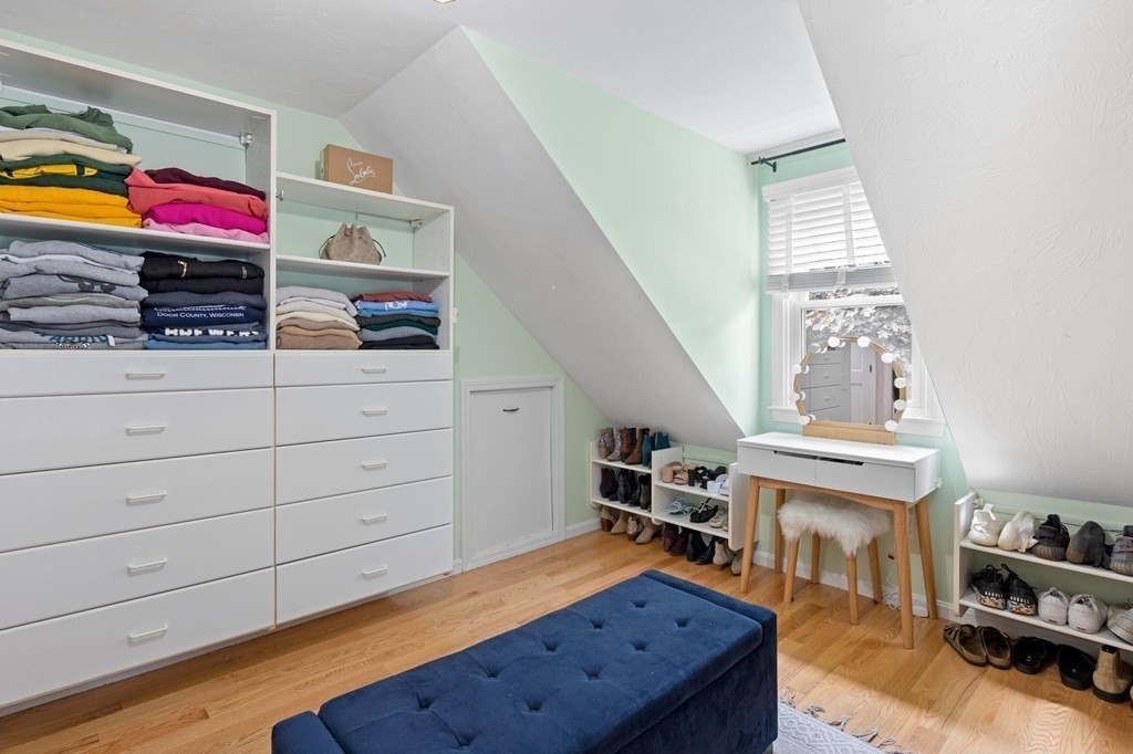 32 Hall Pl
