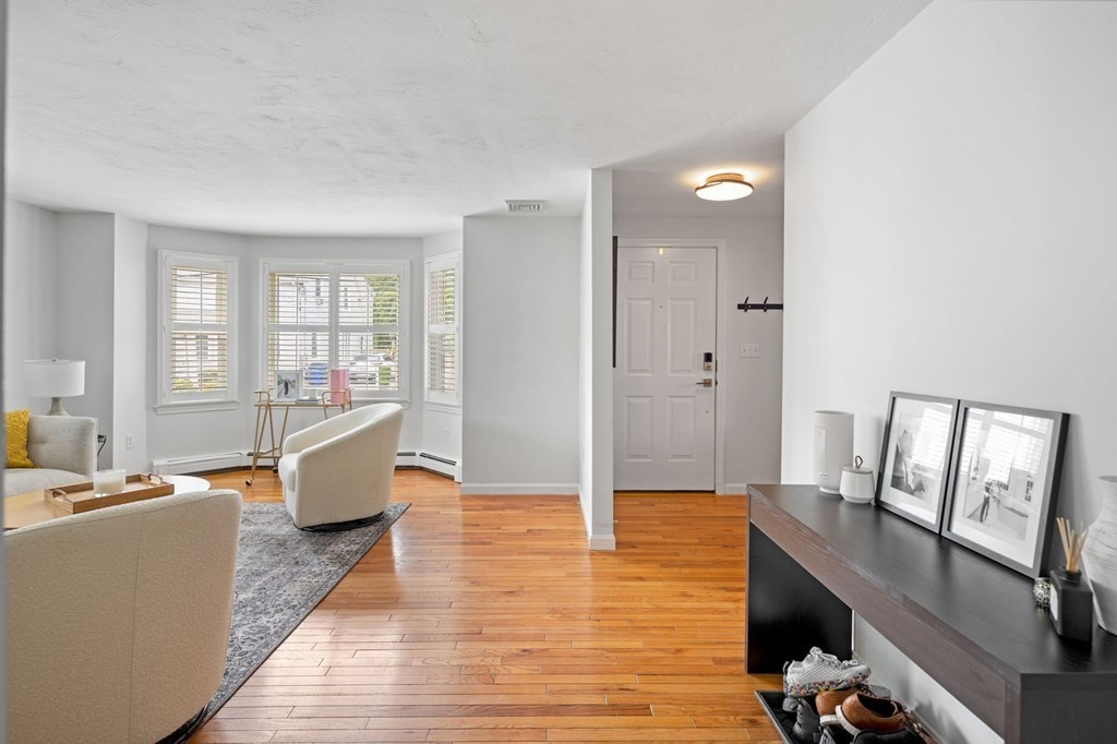 32 Hall Pl