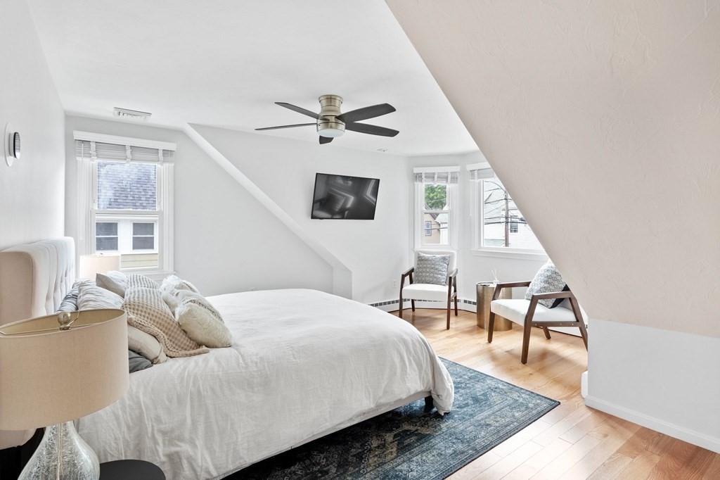 32 Hall Pl