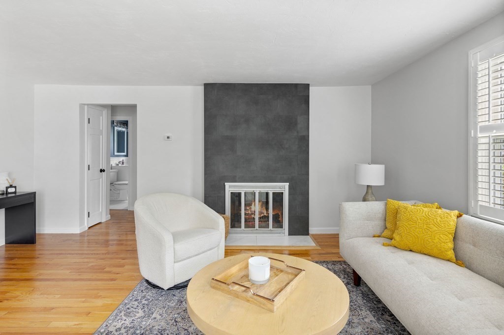 32 Hall Pl