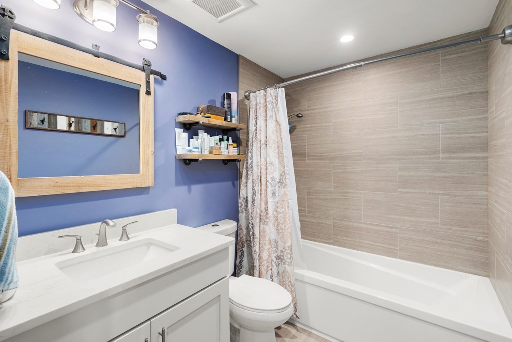 8 Enterprise St Unit: 3