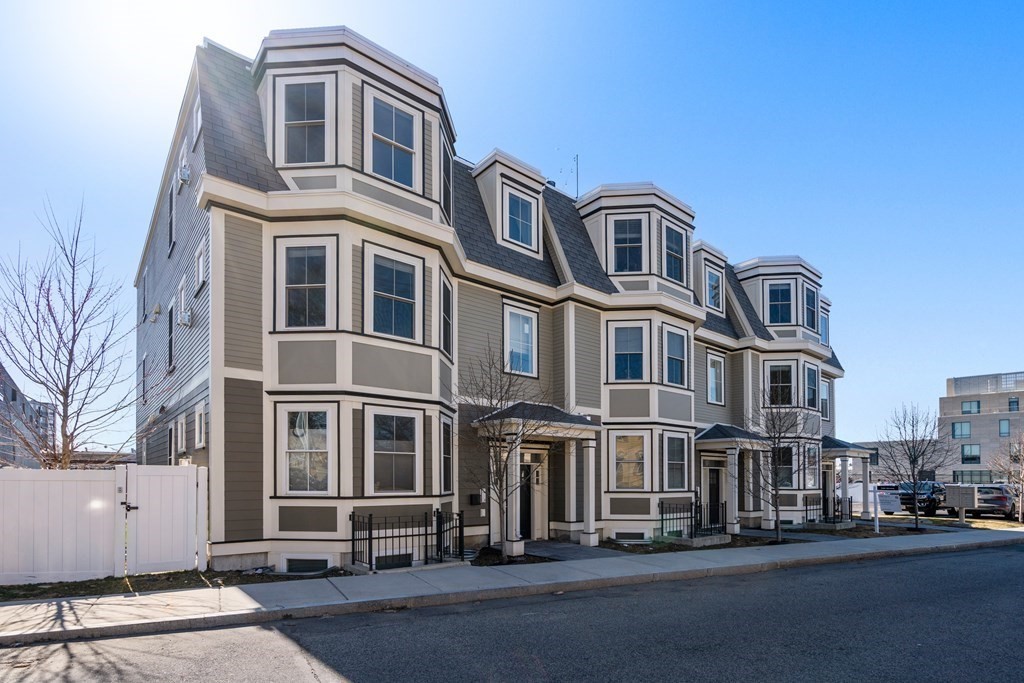 8 Enterprise St Unit: 3