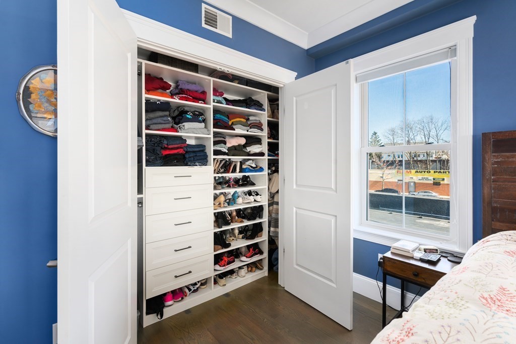 8 Enterprise St Unit: 3