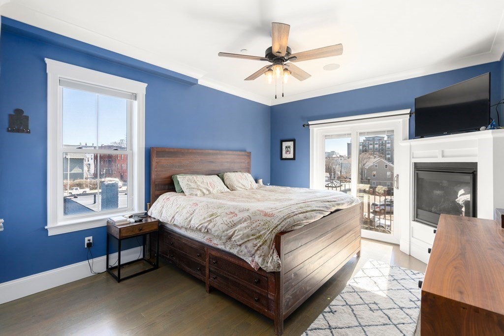 8 Enterprise St Unit: 3