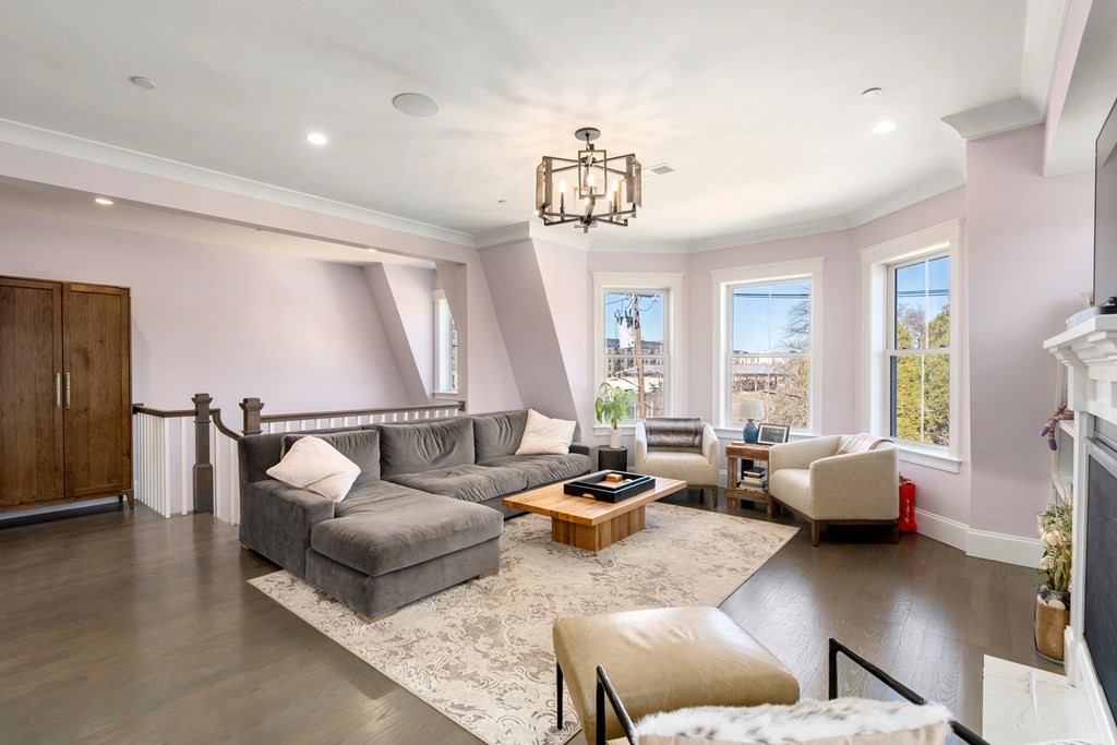 8 Enterprise St Unit: 3