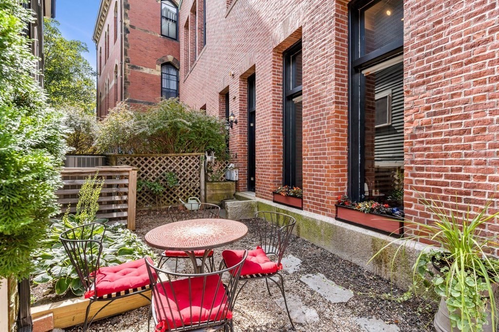 28 Seaverns Avenue Unit: 12