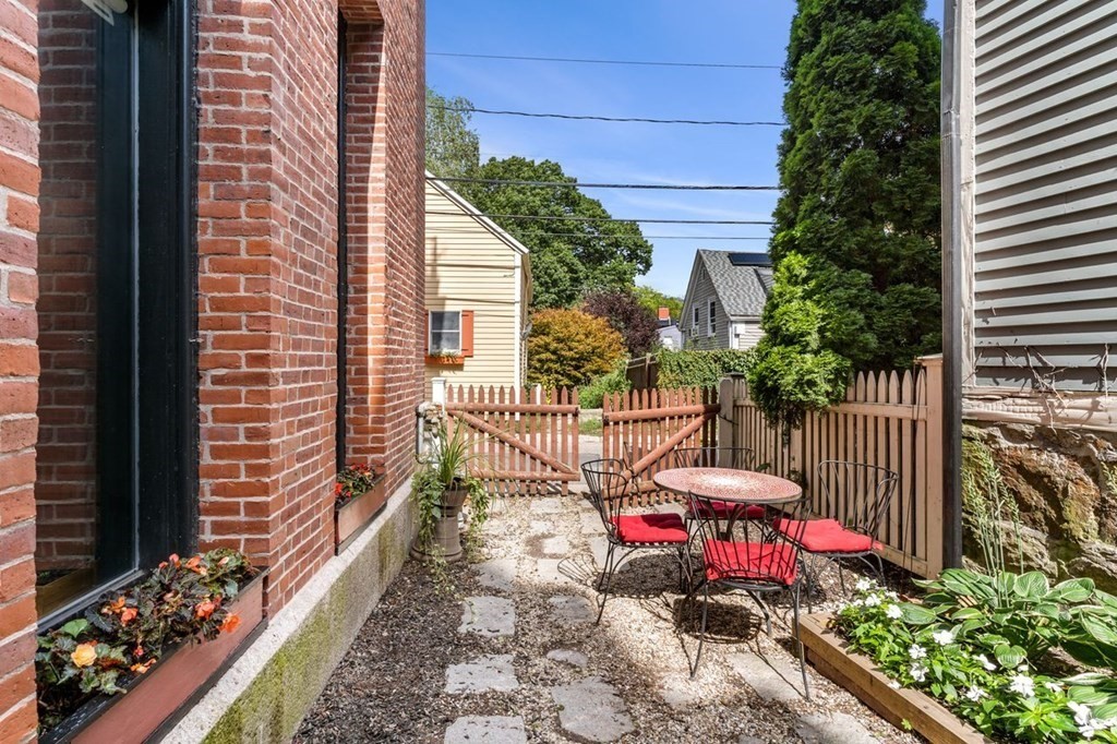 28 Seaverns Avenue Unit: 12