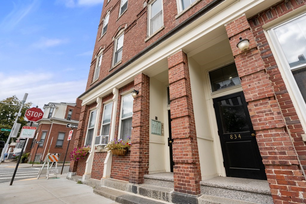 828-830 E 5th St Unit: 5