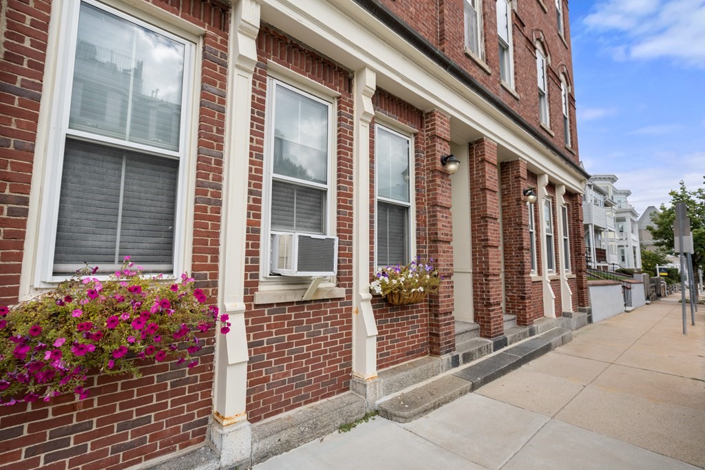 828-830 E 5th St Unit: 5