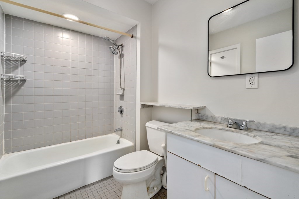 828-830 E 5th St Unit: 5