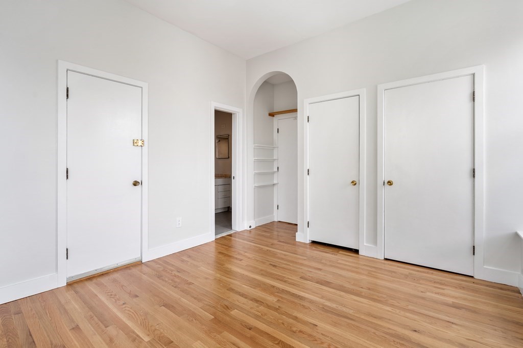 828-830 E 5th St Unit: 5