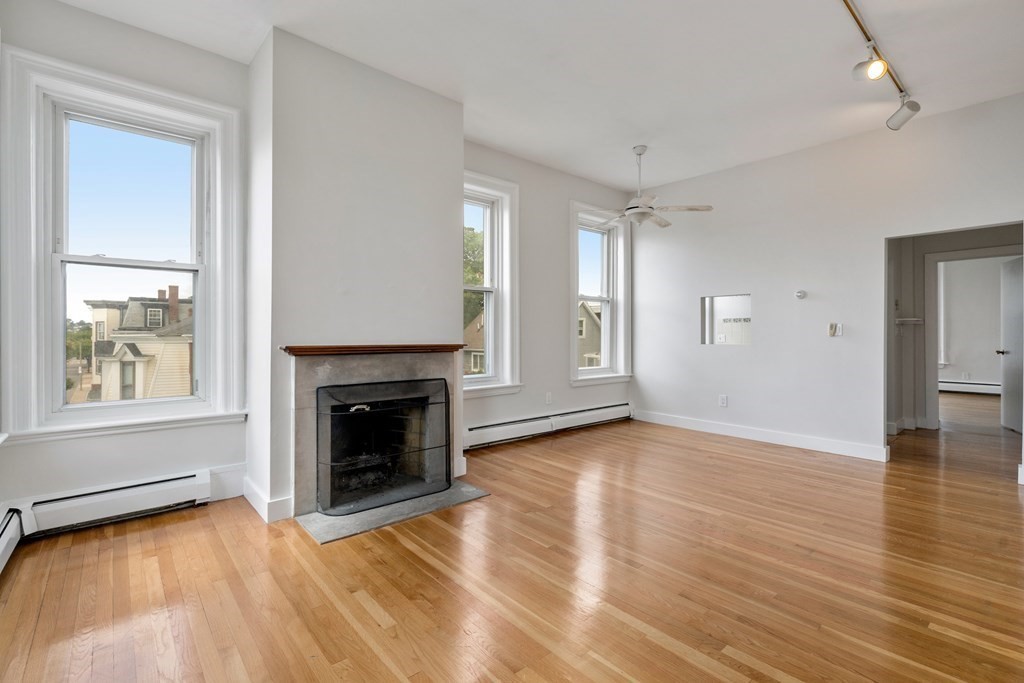 828-830 E 5th St Unit: 5