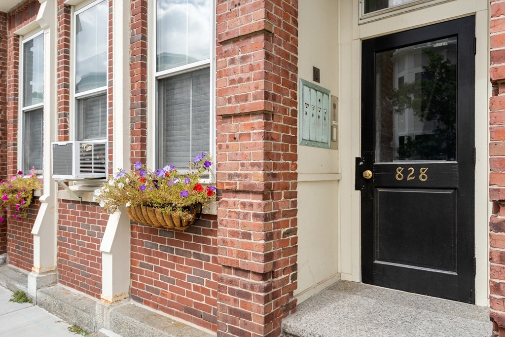 828-830 E 5th St Unit: 5