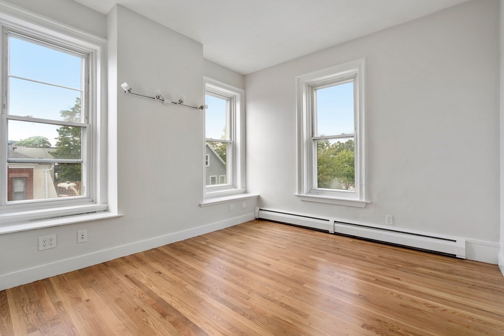 828-830 E 5th St Unit: 5