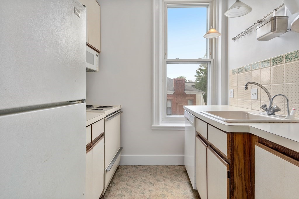 828-830 E 5th St Unit: 5