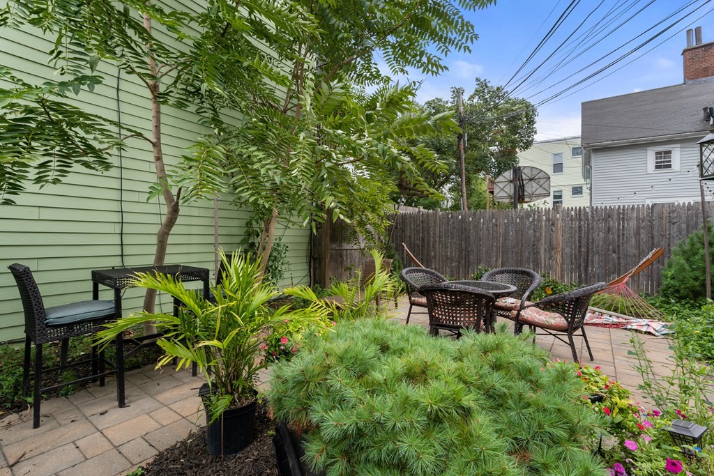 828-830 E 5th St Unit: 5