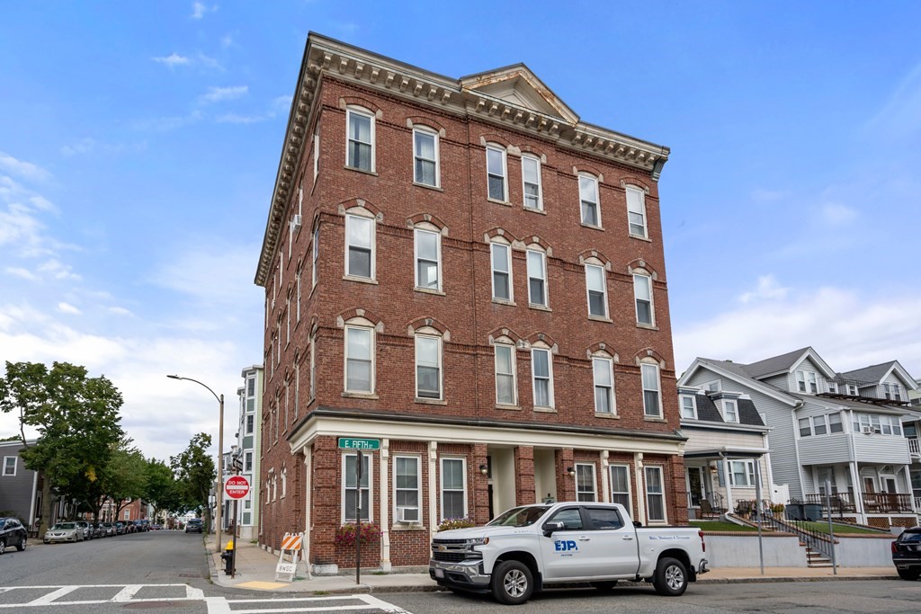 828-830 E 5th St Unit: 5