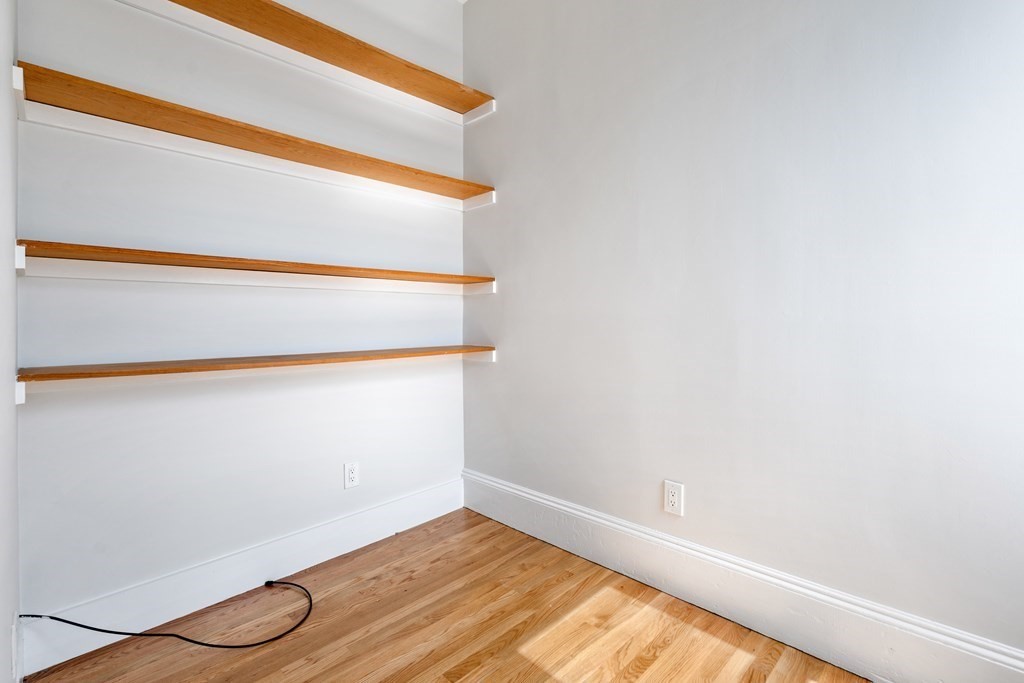 828-830 E 5th St Unit: 5