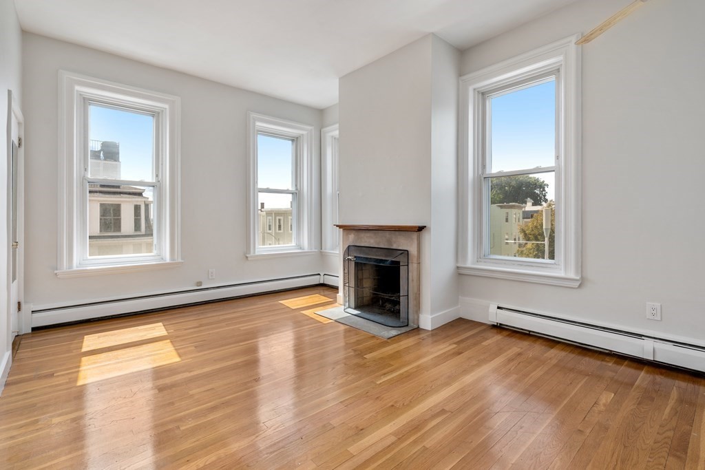 828-830 E 5th St Unit: 5