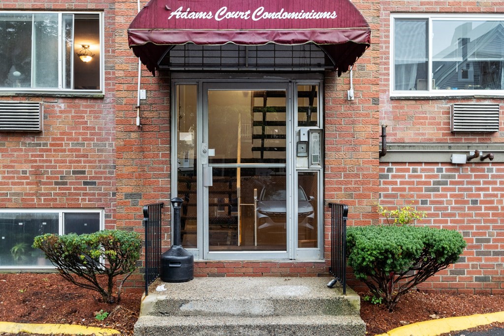 549 Adams St Unit: 4