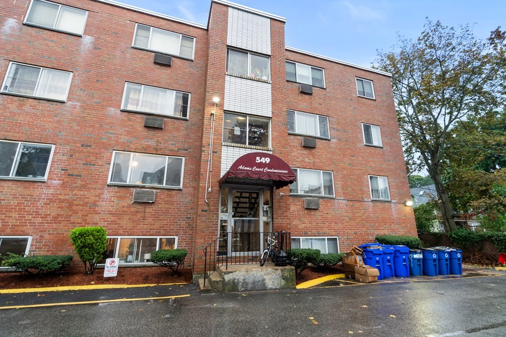 549 Adams St Unit: 4