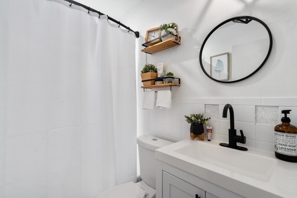 549 Adams St Unit: 4