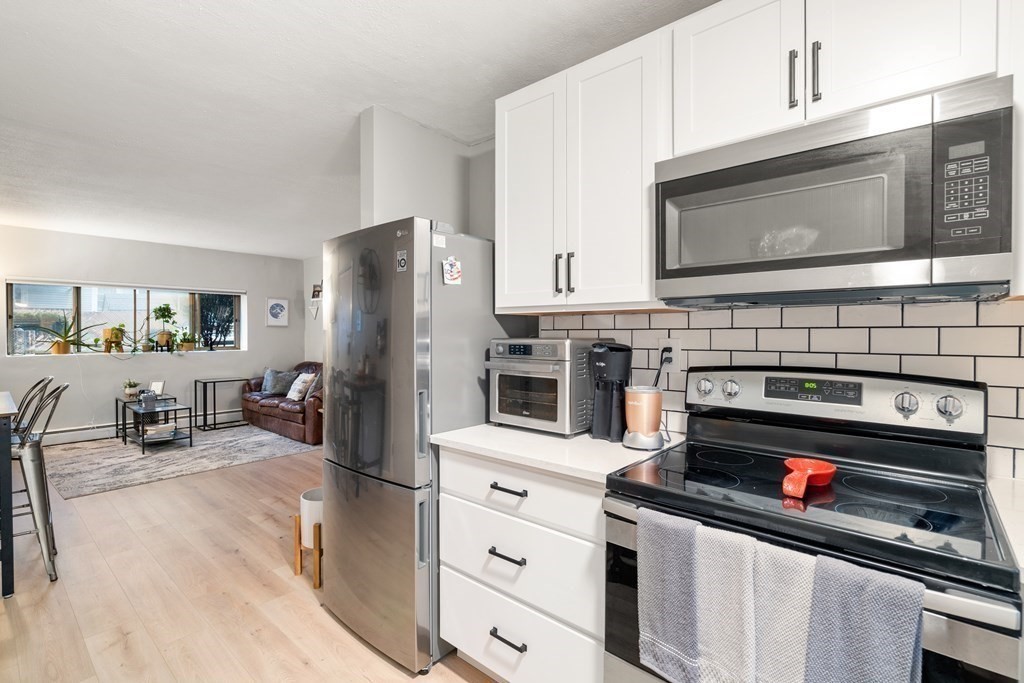 549 Adams St Unit: 4