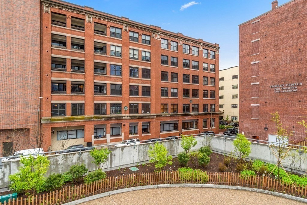 33 Sleeper St Unit: 402