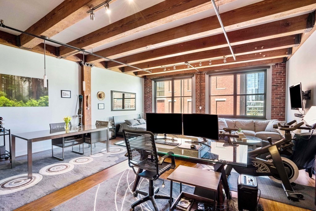 33 Sleeper St Unit: 402