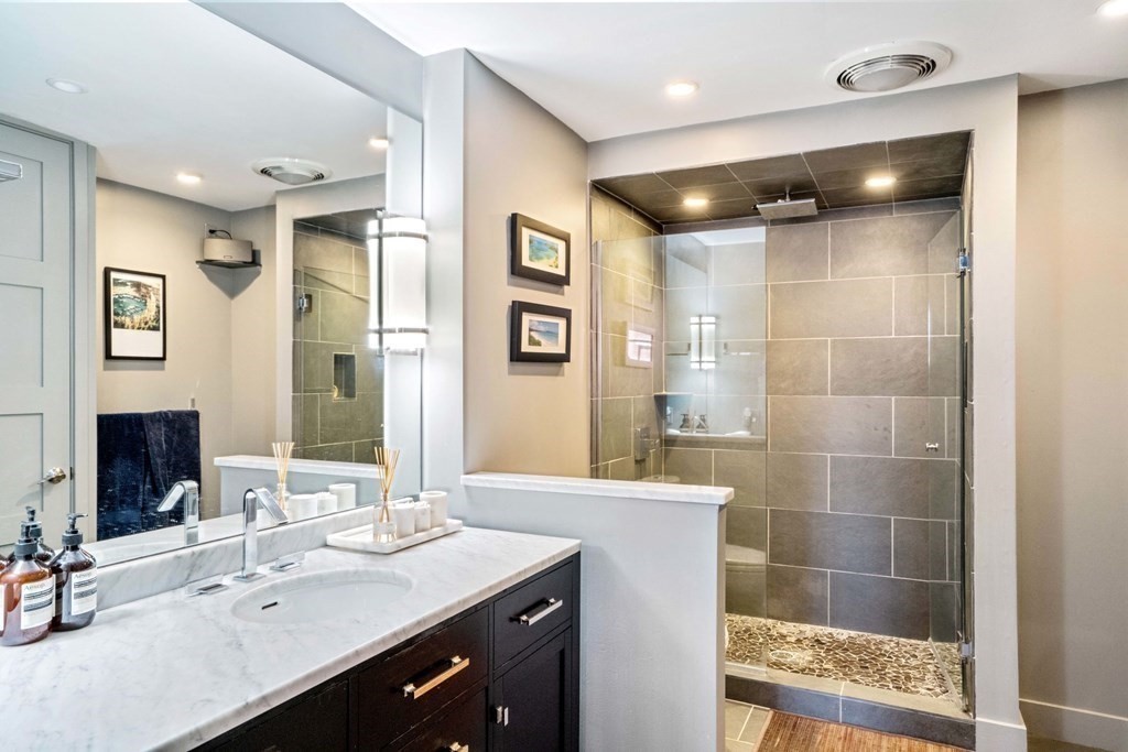 33 Sleeper St Unit: 402