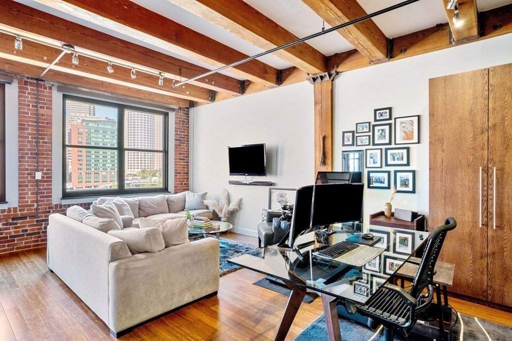 33 Sleeper St Unit: 402