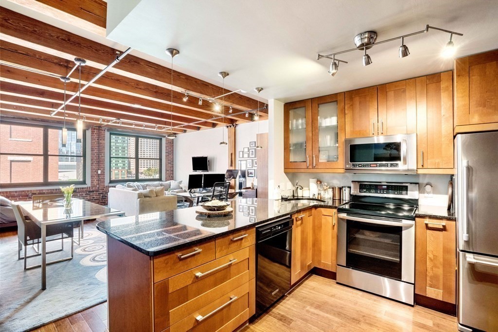 33 Sleeper St Unit: 402