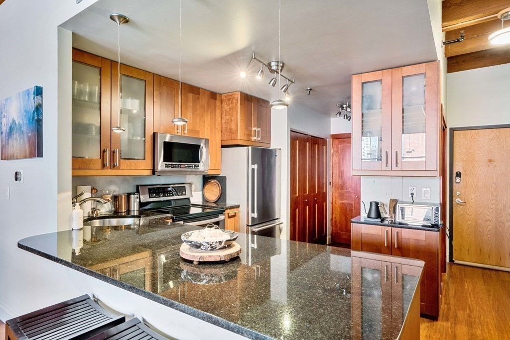 33 Sleeper St Unit: 402