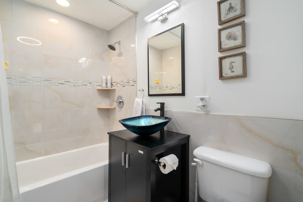 22 Mercer St Unit: B