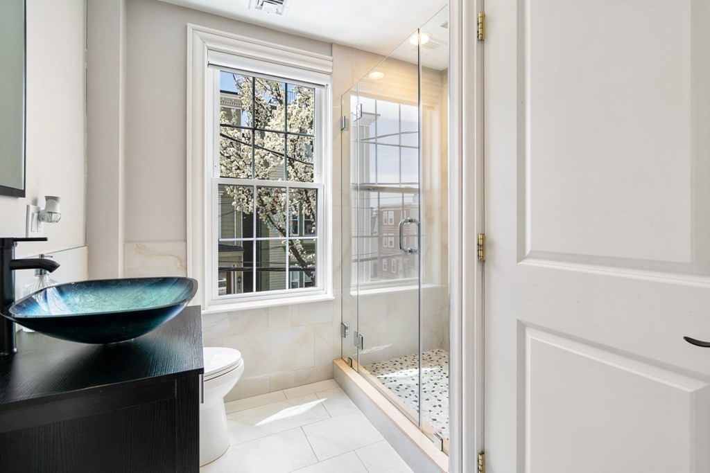 22 Mercer St Unit: B