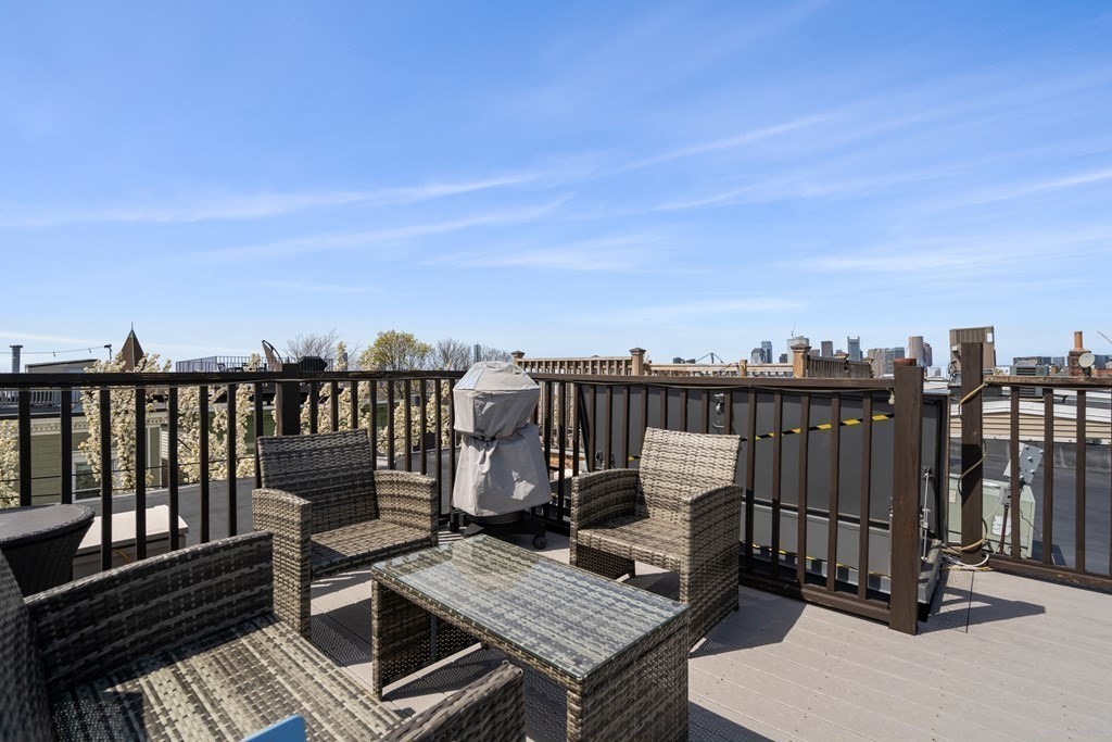 22 Mercer St Unit: B
