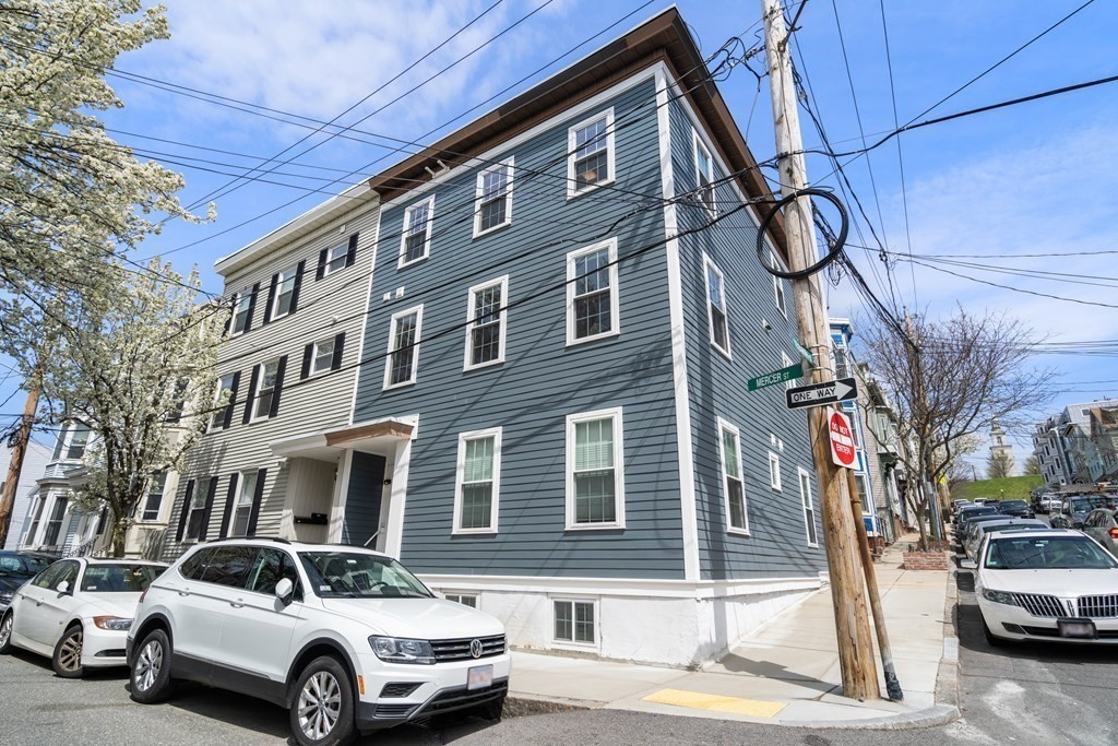 22 Mercer St Unit: B