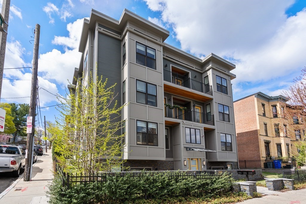 125 Stoughton St Unit: 6