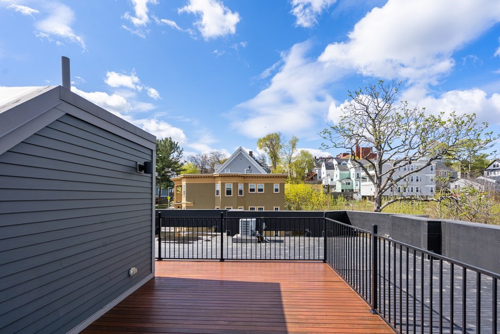 125 Stoughton St Unit: 6