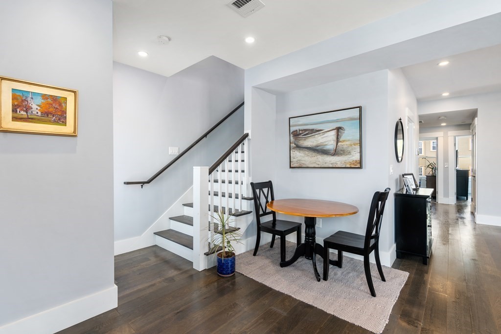 125 Stoughton St Unit: 6