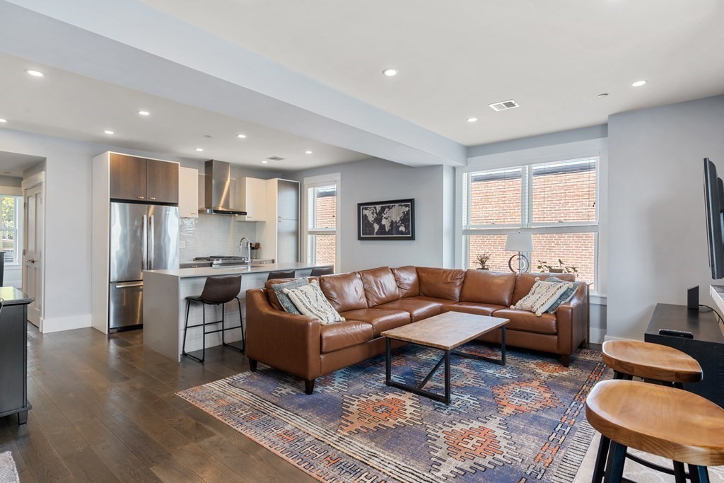 125 Stoughton St Unit: 6