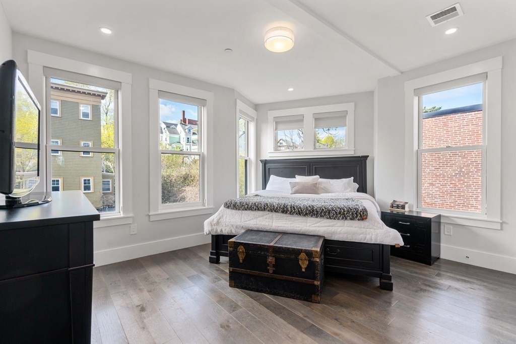 125 Stoughton St Unit: 6
