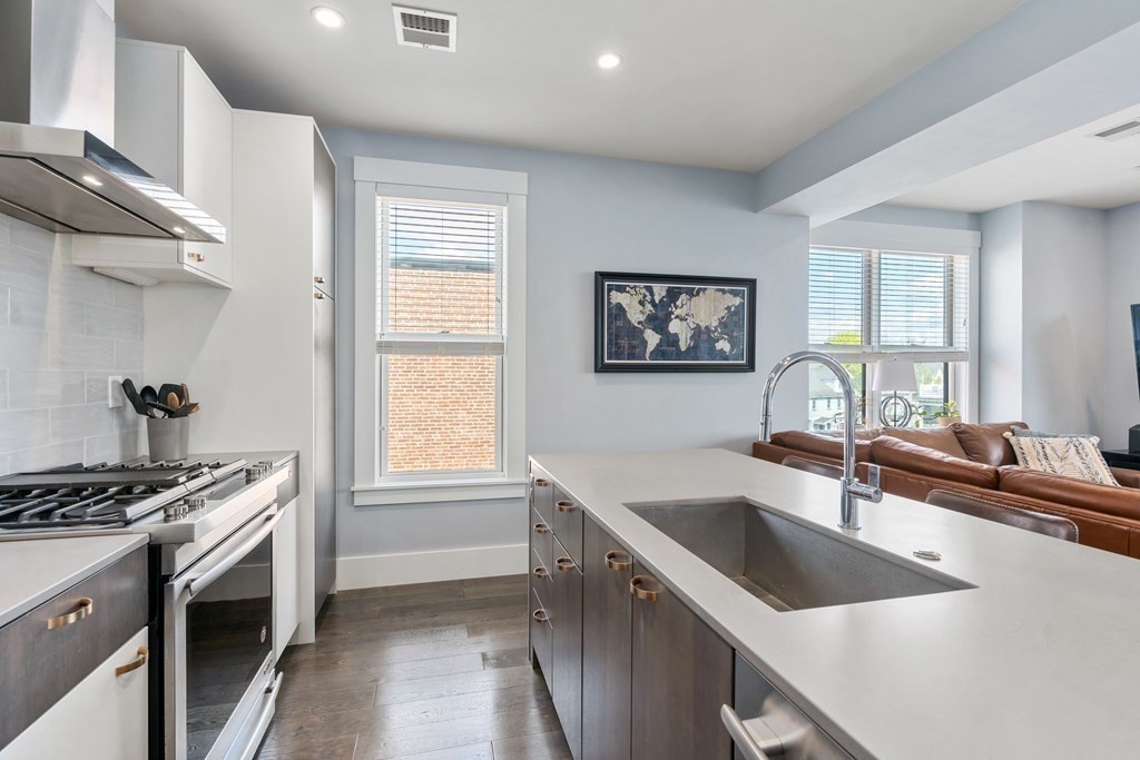 125 Stoughton St Unit: 6