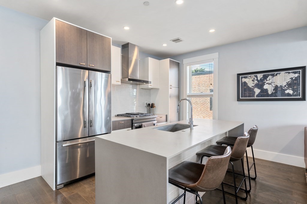 125 Stoughton St Unit: 6