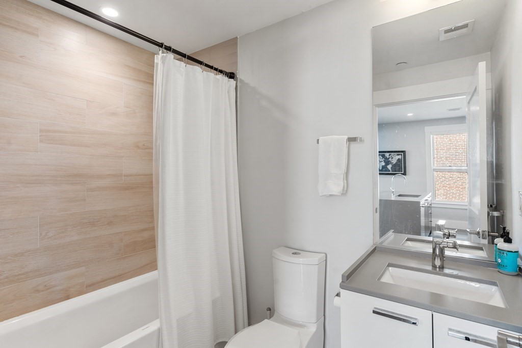 125 Stoughton St Unit: 6