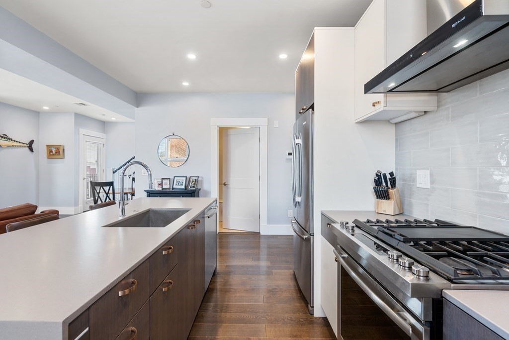 125 Stoughton St Unit: 6