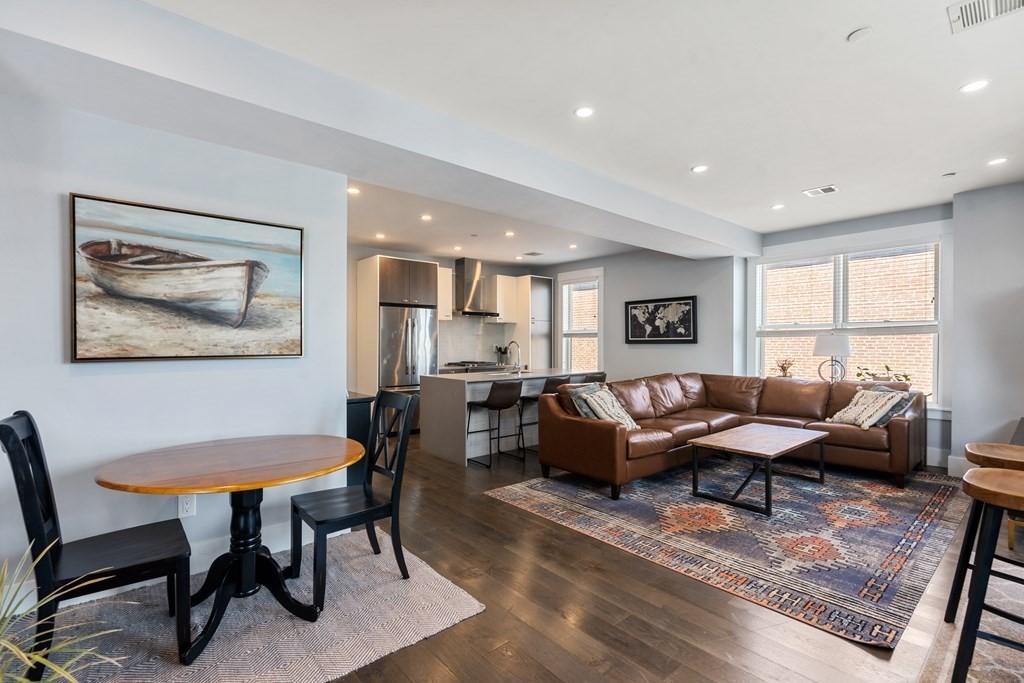 125 Stoughton St Unit: 6