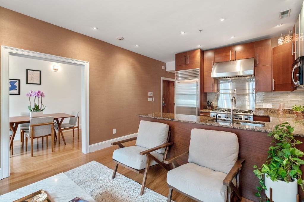 290 Columbus Ave Unit: 7