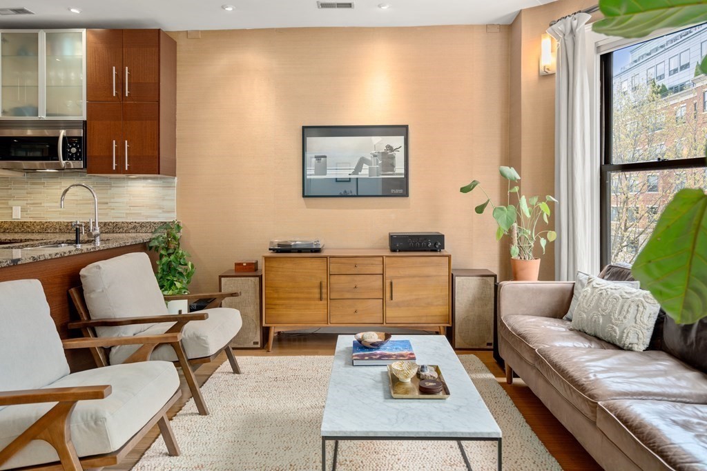 290 Columbus Ave Unit: 7